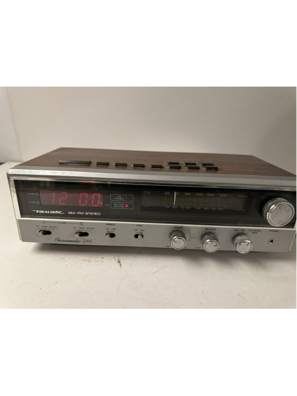 Vintage Realistic Chronomatic 245 AM FM Stereo Clock Radio Wood Grain 12-1552